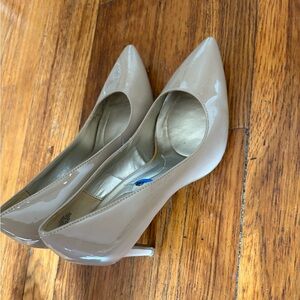 Bandolino Women's Cream Heels